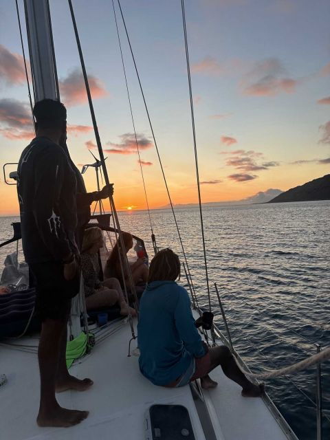 oahu-sunset-sailing-in-small-intimate-groups