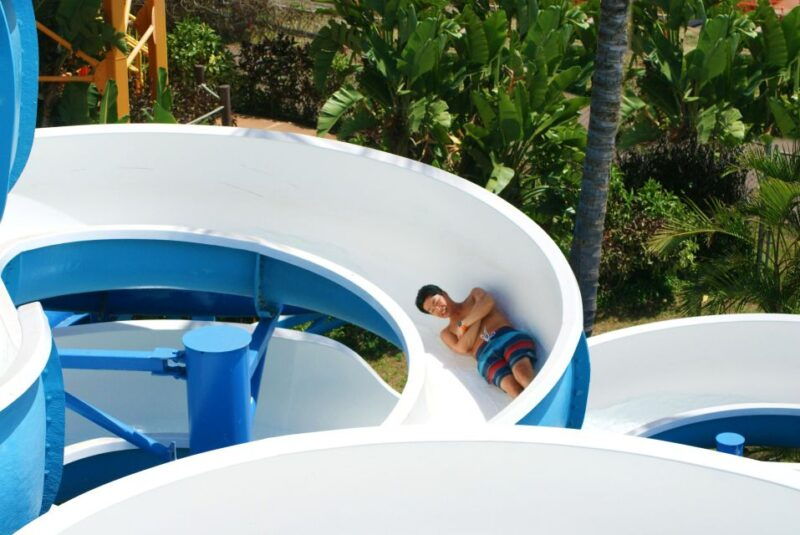 oahu-wet-n-wild-waterpark-ticket-with-waikiki-transfer