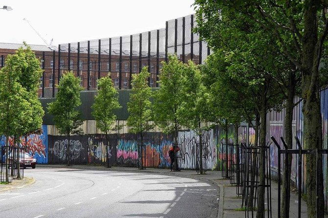 official-world-famous-belfast-black-taxi-tour