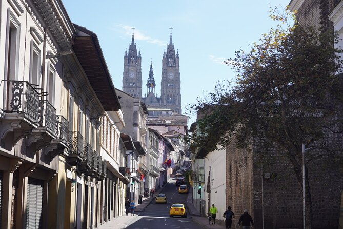 oldtown-sunset-with-chocolate-tasting-and-local-cuisine-in-quito