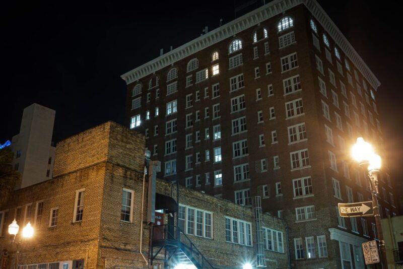 orlando-haunts-boos-and-booze-haunted-pub-crawl-2
