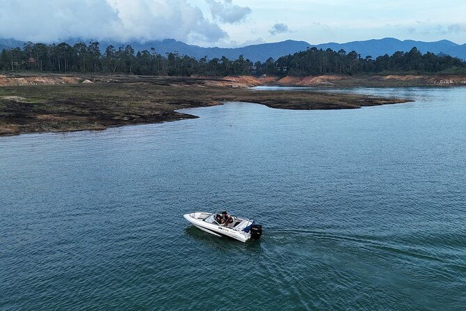pablo-escobar-paintball-mansion-boat-trip-from-guatape