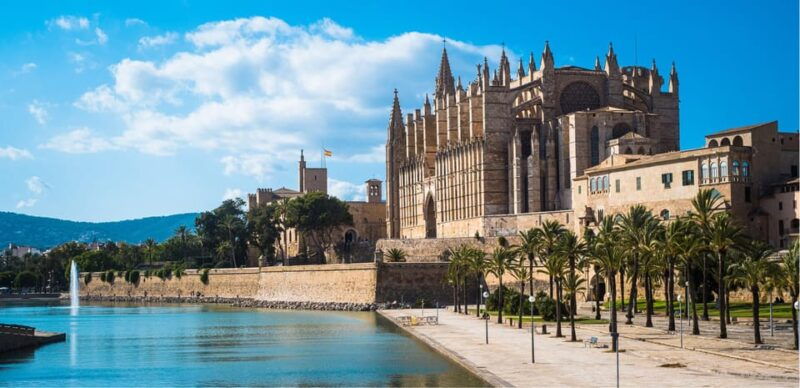 palma-de-mallorca-small-group-tour-fast-track-cathedral