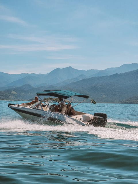 paraty-a-private-speedboat-experience-in-mamangua