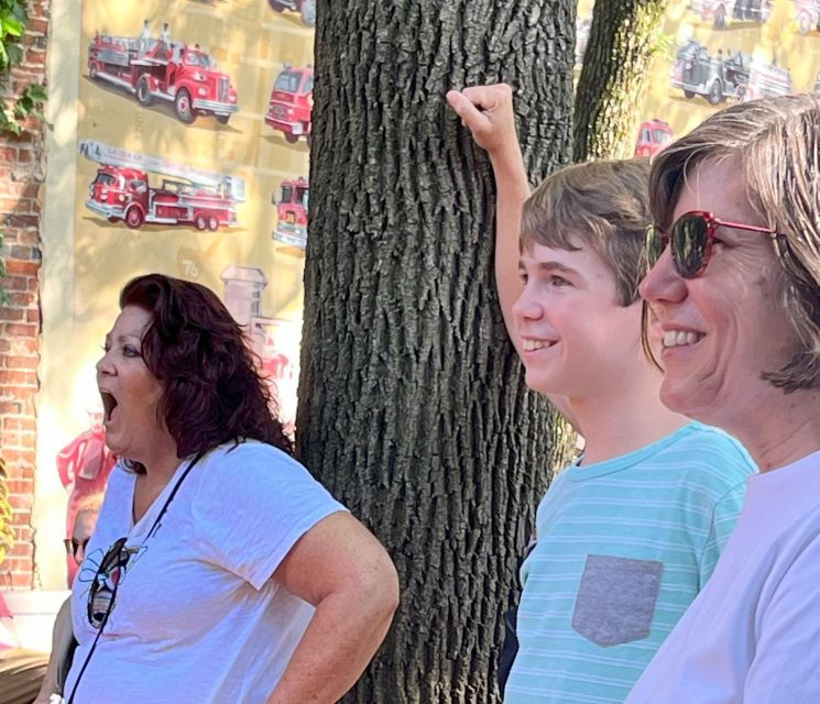 philadelphia-comedy-magic-walking-tour-with-a-guide