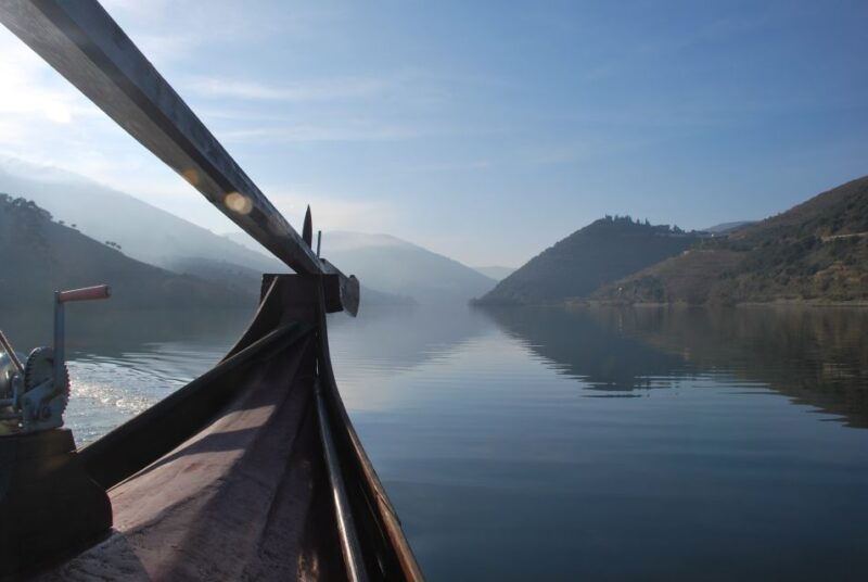 pinhao-private-rabelo-boat-tour-along-the-river-douro