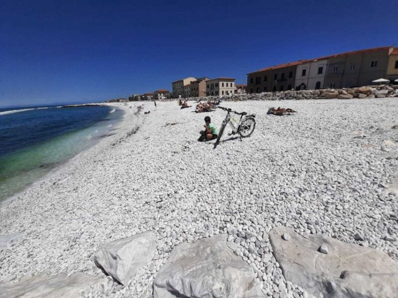 pisa-cycling-to-the-sea-on-a-self-guided-tour