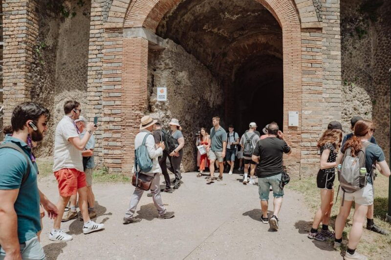 pompeii-and-amphitheatre-group-tour-with-an-archaeologist