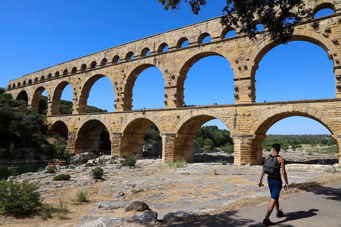 pont-du-gard-to-villeneuve-les-avignon-chateauneuf-du-pape-wine-private-tour