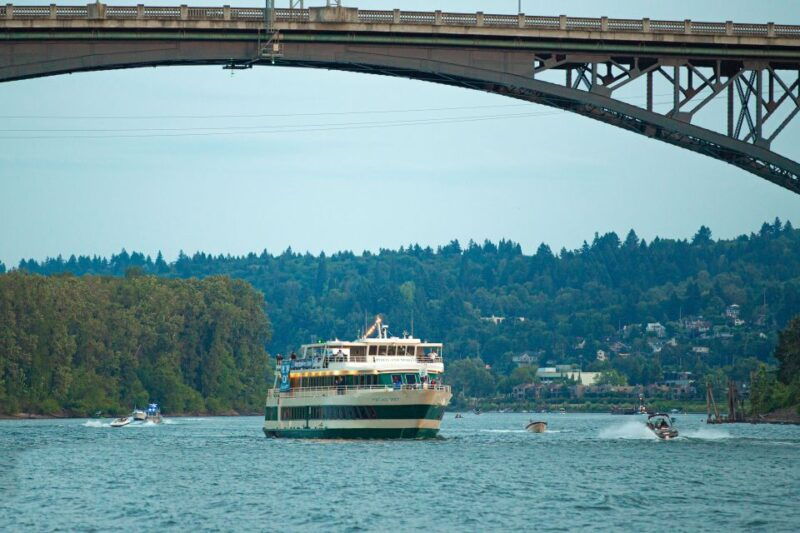 portland-champagne-brunch-cruise-on-willamette-river