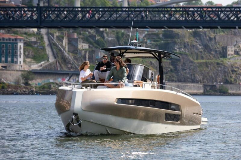 porto-2h-private-luxury-yacht-in-the-douro