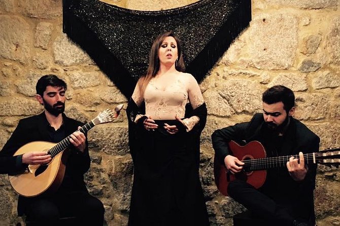 portuguese-fado-live-music-show-in-lisbon