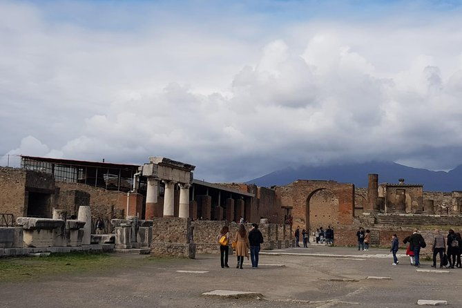 positano-amalfi-and-pompeii-in-a-day-tour-from-sorrento
