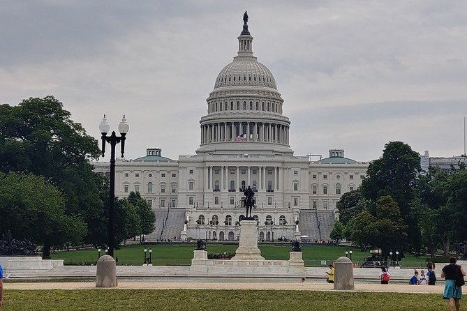 private-4-hour-best-of-washington-tour-at-night-with-private-driver-and-guide
