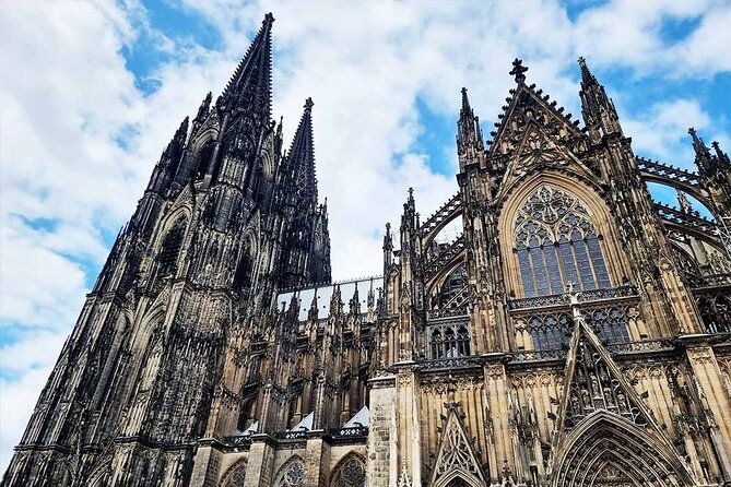 private-audio-book-city-rally-around-cologne-cathedral-and-the-old-town