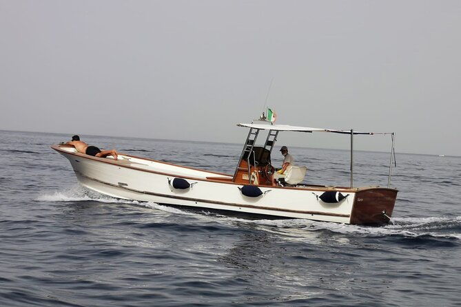 private-boat-tour-around-capri-with-classy-gozzo