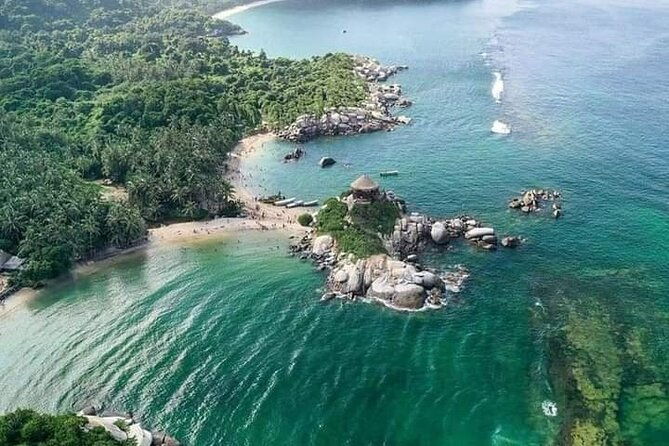 private-boat-tour-through-tayrona-park