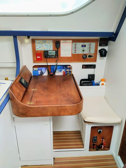private-charter-on-sailboat-coastal-trip-with-snorkeling-in-the-bay