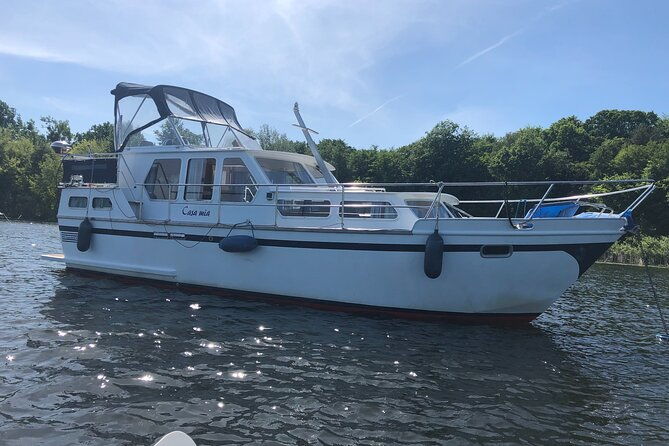 private-day-trip-with-the-motor-yacht-in-potsdam