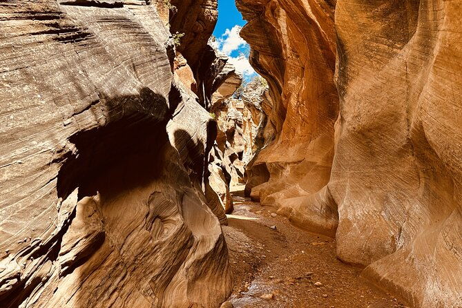 private-guided-hike-through-buckskin-gulch-wire-pass