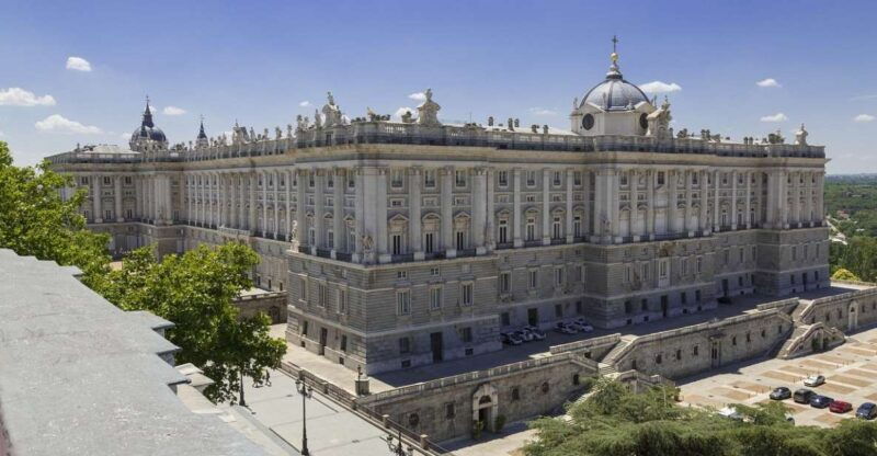 private-guided-tour-royal-palace-royal-collections-gallery