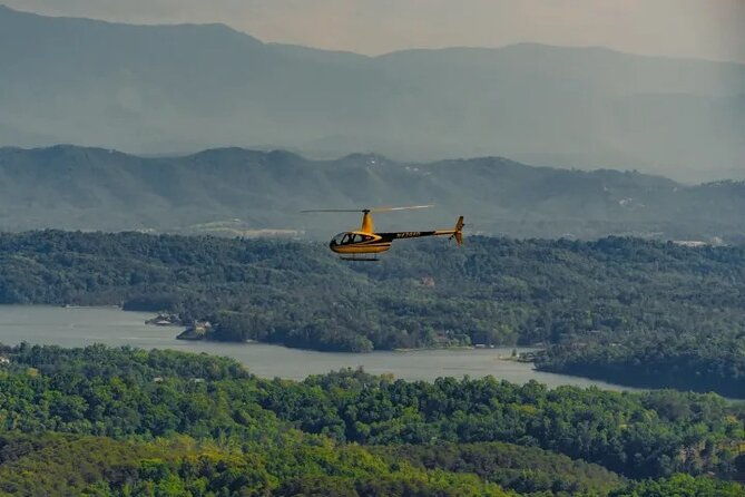 private-helicopter-tour-from-greenville-lake-to-mountain