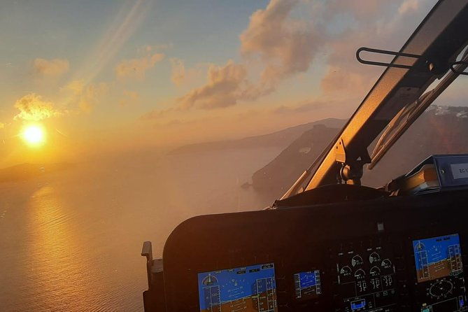 private-helicopter-tour-santorini-30-minutes-up-to-4-passengers