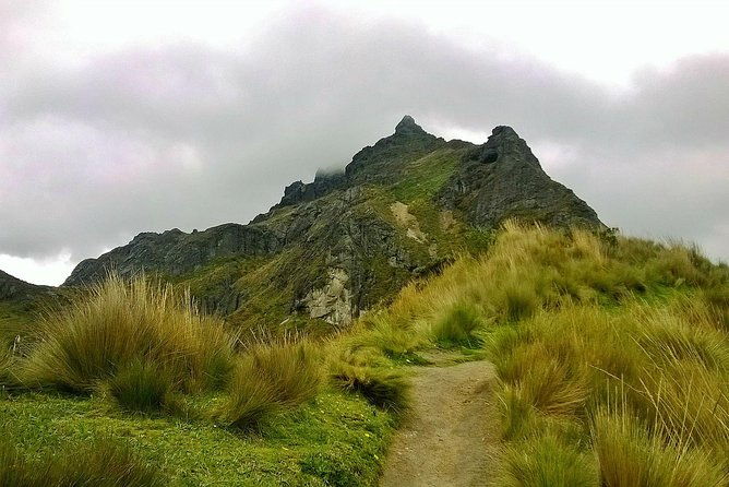 private-hiking-tour-to-ruco-pichincha-teleferico