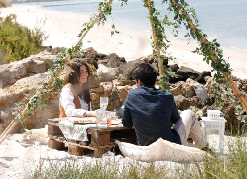 private-horseback-riding-picnic-on-the-beach
