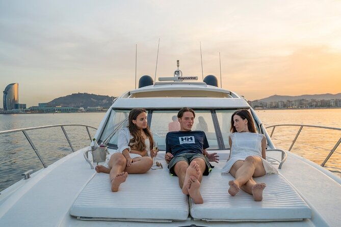 private-luxury-yacht-tour-with-snacks-and-drinks-in-barcelona
