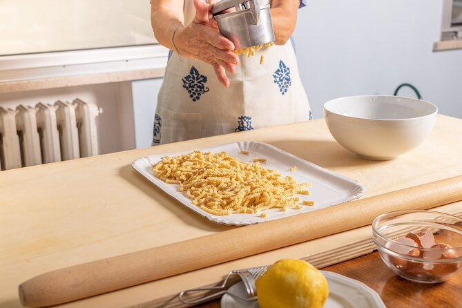 private-romagna-cooking-lesson-at-the-table-in-rimini