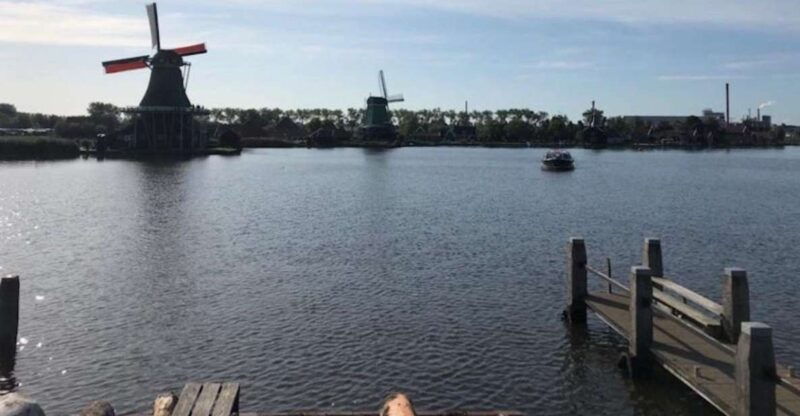 private-sightseeing-tour-to-the-windmills-giethoorn