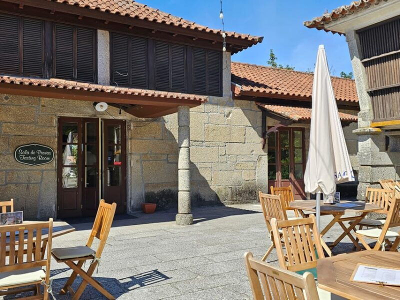 private-sommelier-tour-verde-e-douro-3-wineries-and-lunch