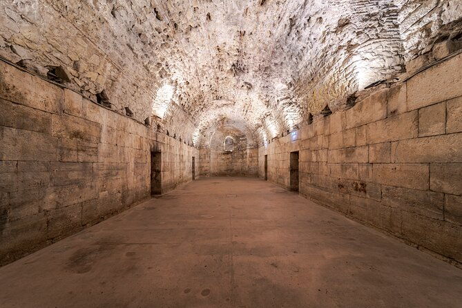 private-split-walking-tour-with-diocletian-palace
