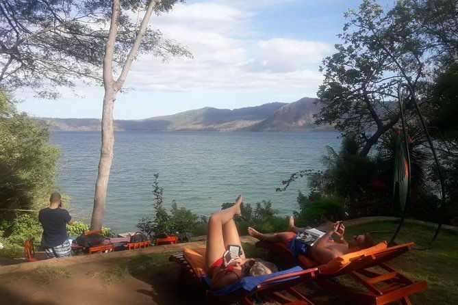 private-tour-at-granadaapoyo-lagoon-handicraft-market-lava-masaya-volcano
