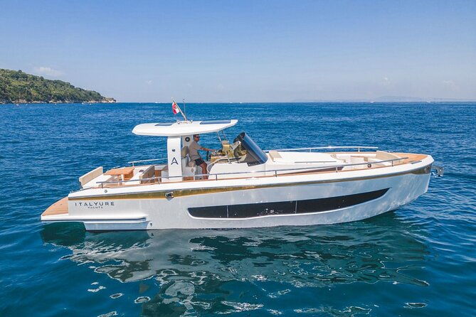 private-tour-in-premium-yacht-from-sorrento-to-capri-and-positano