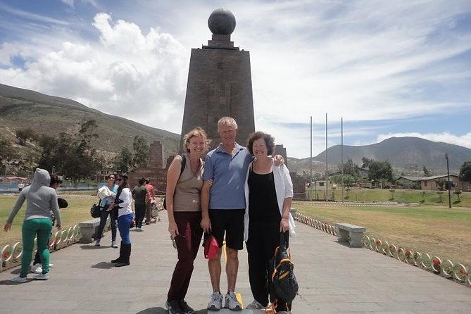 private-tour-middle-of-the-world-pululahua-crater-hike