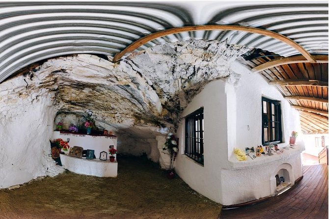 private-tour-to-monastery-of-costar-and-gjin-aleksi-mosque