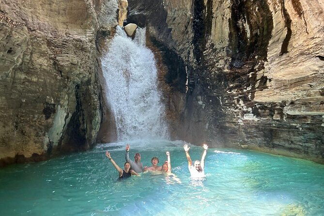 private-waterfall-tour-and-river-hike-in-la-leona-waterfall