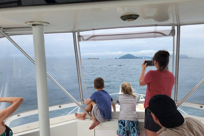 private-whale-watching-tour-at-the-pearl-islands-on-private-yacht