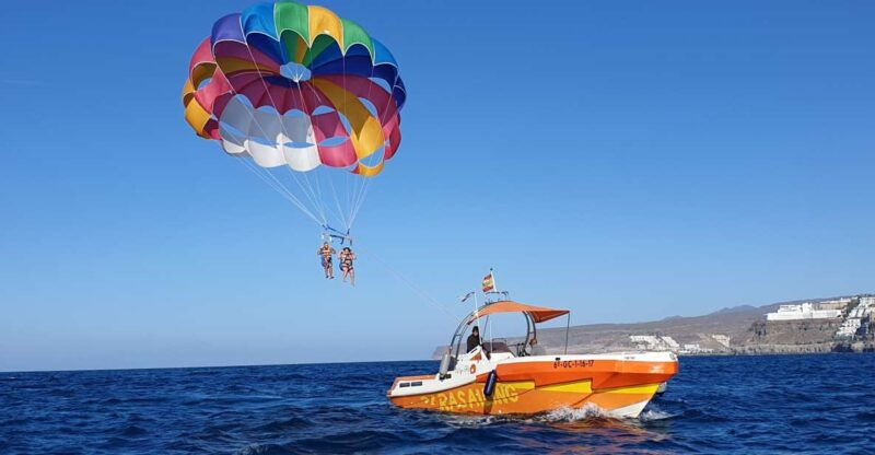puerto-rico-de-gran-canaria-parasailing