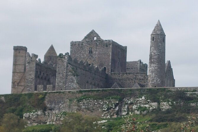 rock-of-cashel-cahir-blarney-castle-tour-from-dublin