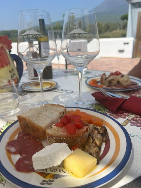 ruinsfinds-and-tastingsa-tour-between-history-and-flavours