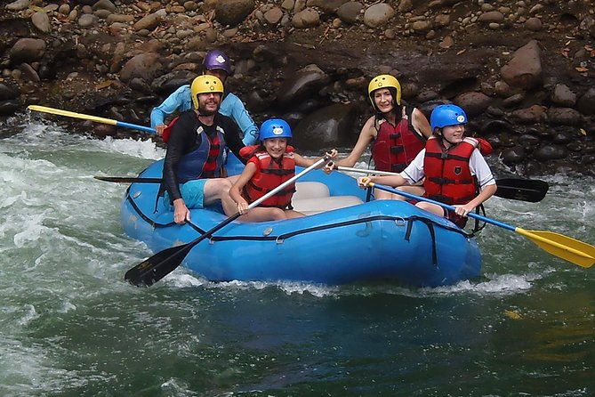 safari-float-in-the-sarapiqui-river