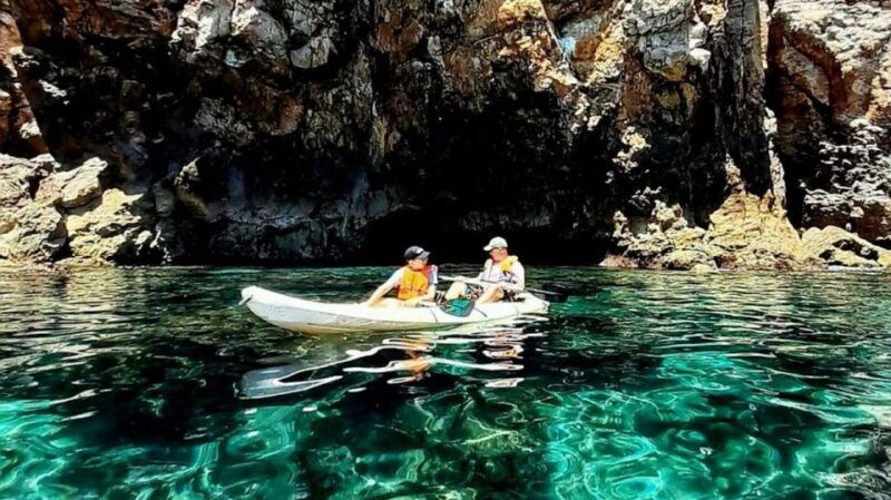 sagres-family-kayaking-tour-ingrina-caves