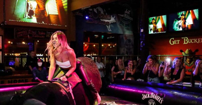 san-diego-drink-ride-sing-dance-bar-tour-4-bars