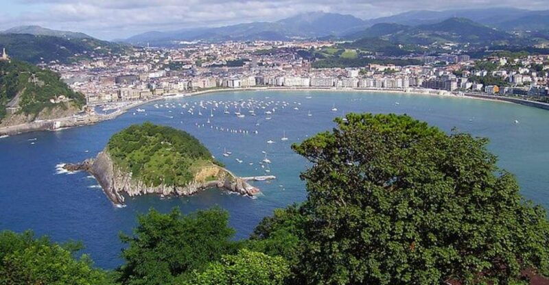 san-sebastian-hop-on-hop-off-city-tour-bus