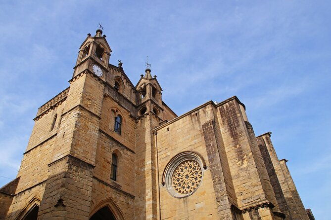 san-sebastian-old-town-exploration-game-and-tour