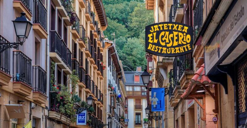 san-sebastian-private-walking-tour-with-pintxo-and-drink