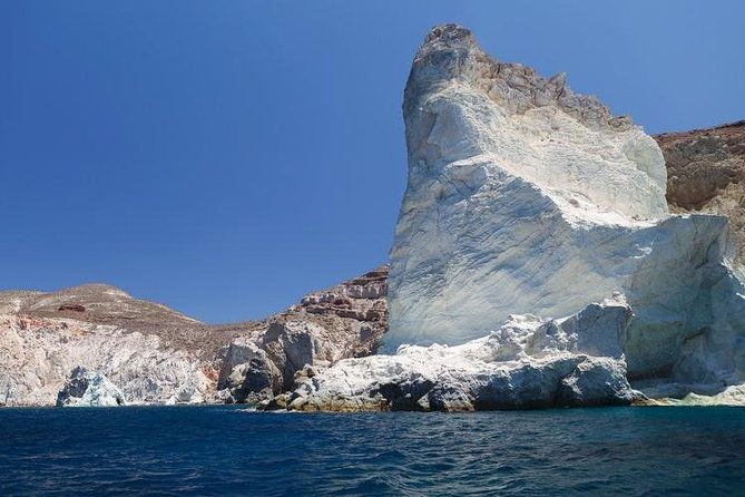 santorini-private-motor-yacht-cruise